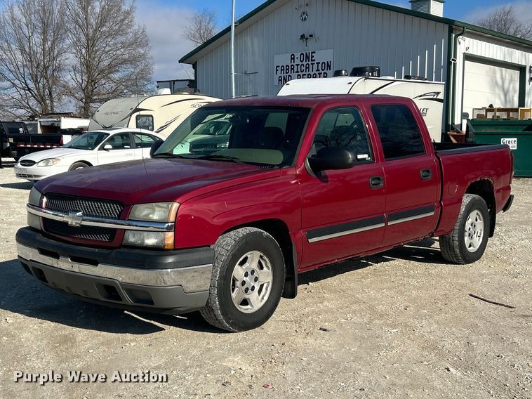 2005 Chevrolet Silverado 1500 Crew Cab pickup truck - FC5060