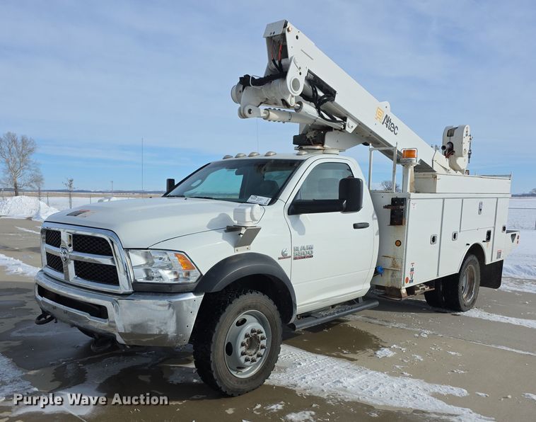 2014 Dodge Ram 5500HD bucket truck - FI0806