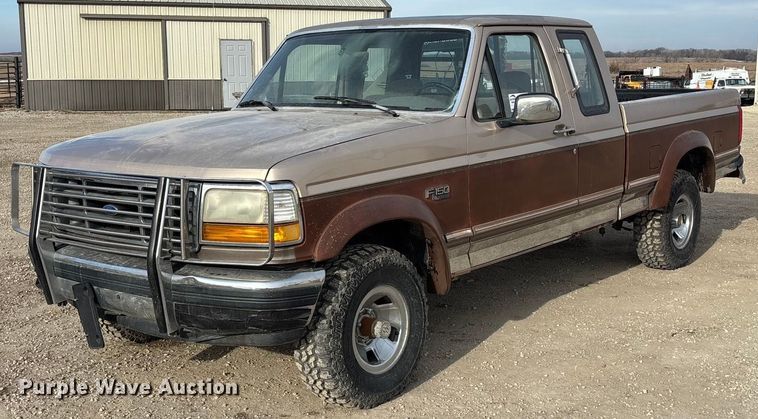 1992 Ford F150 Ext. Cab pickup truck - FO3526
