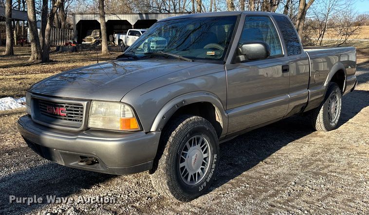 2001 GMC Sonoma Ext. Cab pickup truck - FO3543