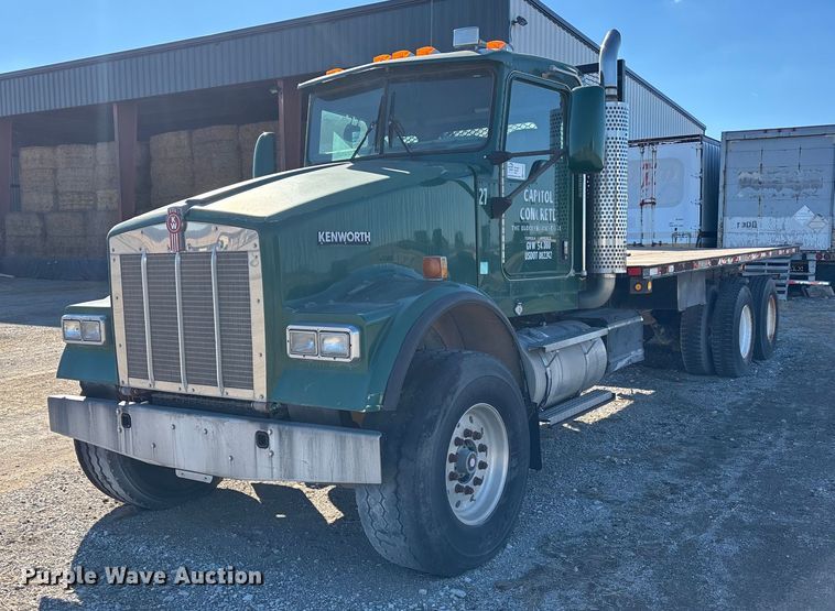 2005 Kenworth W900 flatbed truck - FO3555