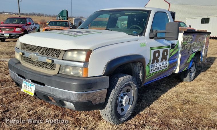 2006 Chevrolet 2500HD utility bed pickup truck - NK9751