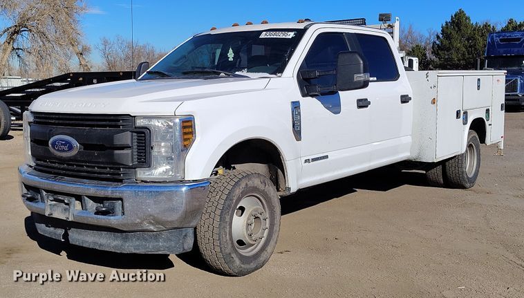 2019 Ford F350 Super Duty  utility bed pickup truck - YA1807