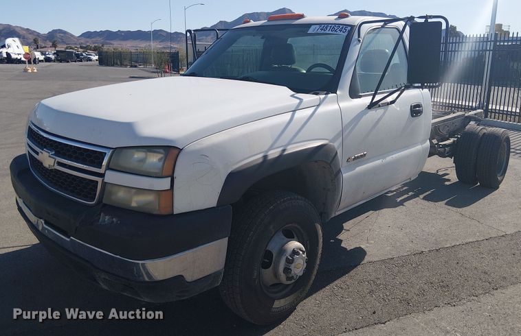 2007 Chevrolet Silverado 3500HD pickup truck cab and chassis - YA2125