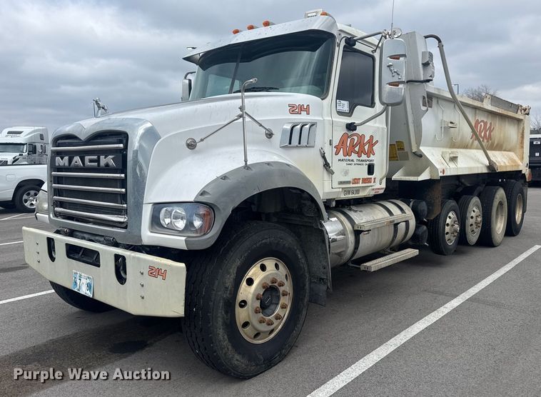 2019 Mack Granite dump truck - DQ4246