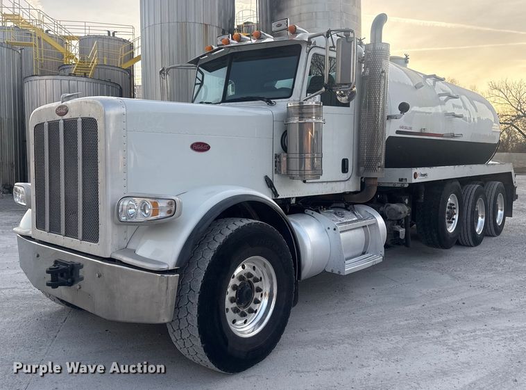 2012 Peterbilt 388 vacuum truck - DQ4254