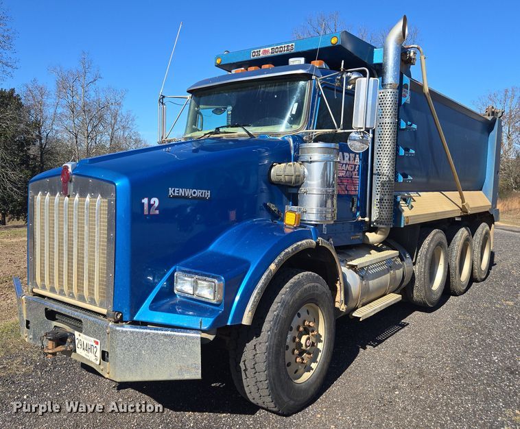 2017 Kenworth T800 dump truck - DU2699