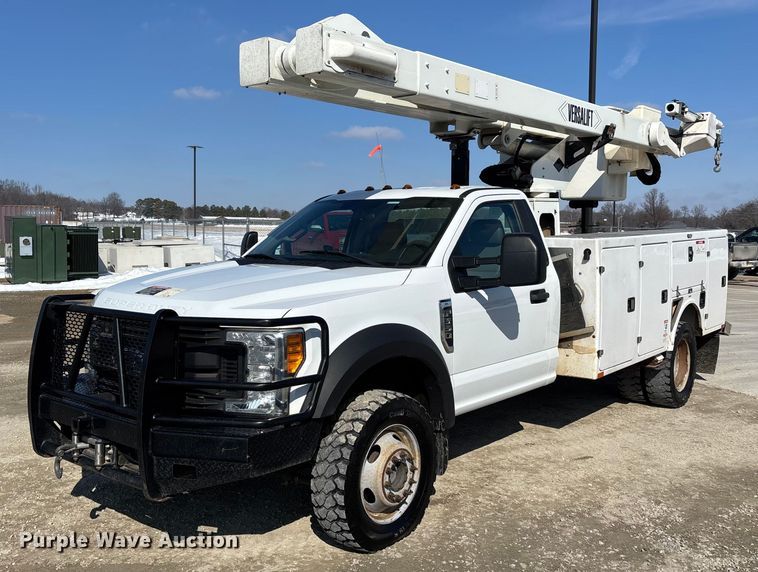 2017 Ford F550 bucket truck - DW7480