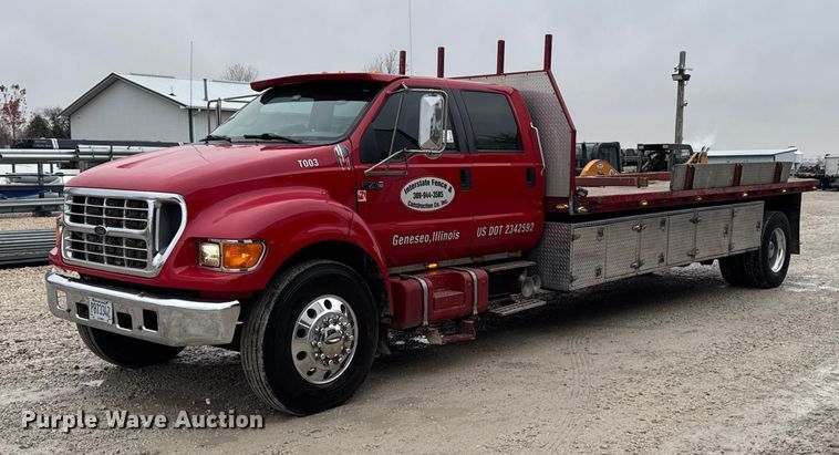 2003 Ford F750 Crew Cab flatbed truck - EA2086