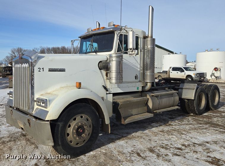 2001 Kenworth W900 semi truck - EB1291