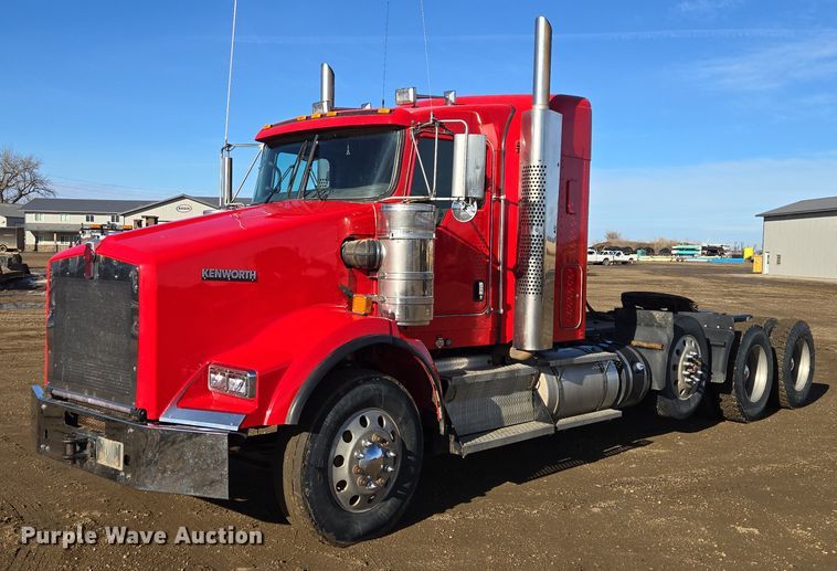2021 Kenworth T800 semi truck - EB1298