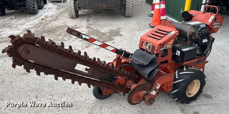 2013 Ditch Witch RT24 trencher - EF2404