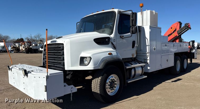 2016 Freightliner 114SD crane truck - EG2069