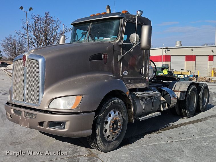 2014 Kenworth T660 semi truck - EO4977
