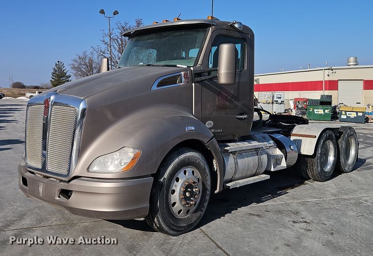 2015 Kenworth T680 semi truck - EO4979