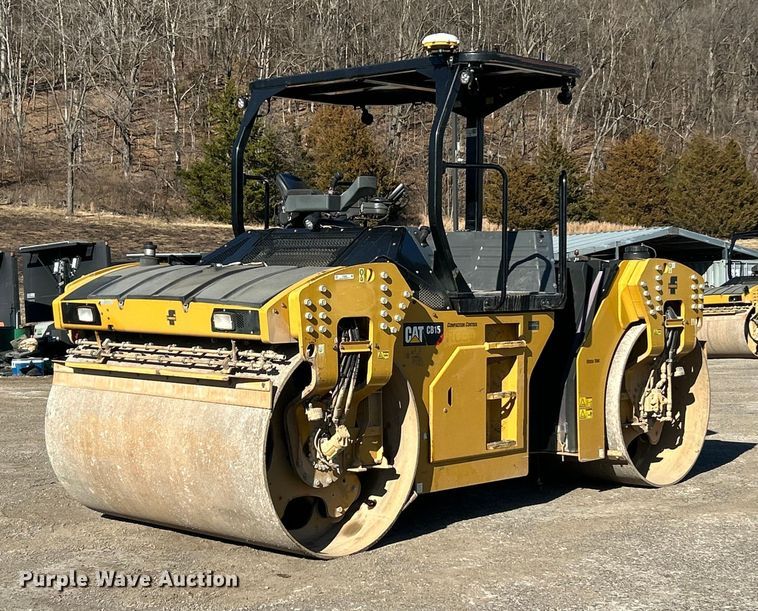 2018 Caterpillar CB15 double drum vibratory roller - ET6894