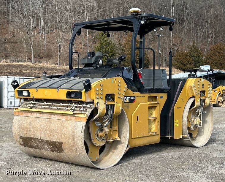 2018 Caterpillar CB15 double drum vibratory roller - ET6895