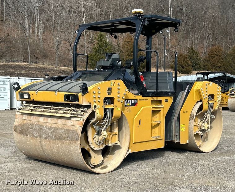 2018 Caterpillar CB15 double drum vibratory roller - ET6896