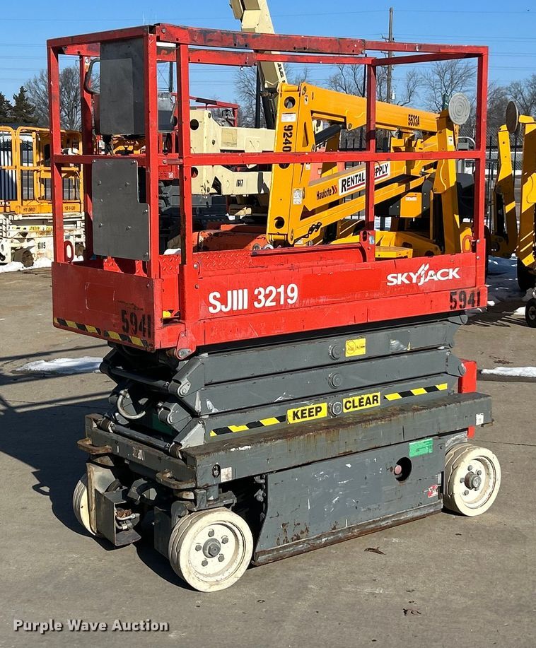Skyjack SJIII 3219 Scissor or Vertical Lift For Sale | Purple Wave