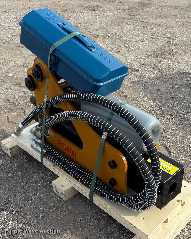 2025 PC400 breaker - EV2721