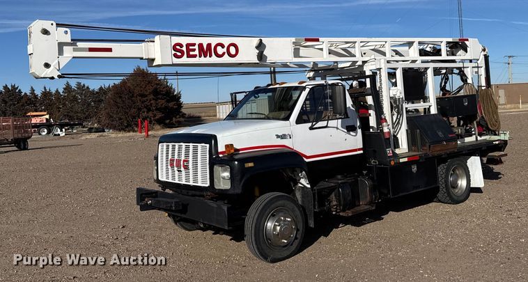 1991 Chevrolet C6500 pulling truck - FB0625