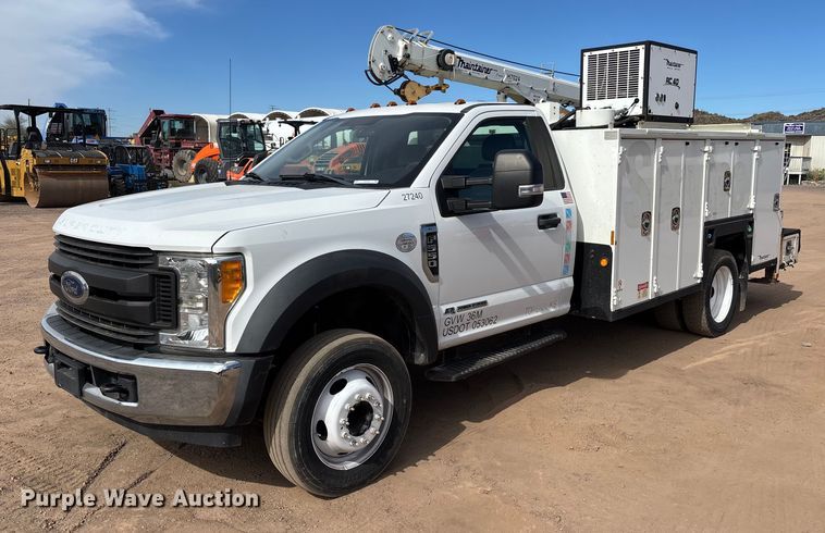 2017 Ford F550 utility / service truck - FB5496