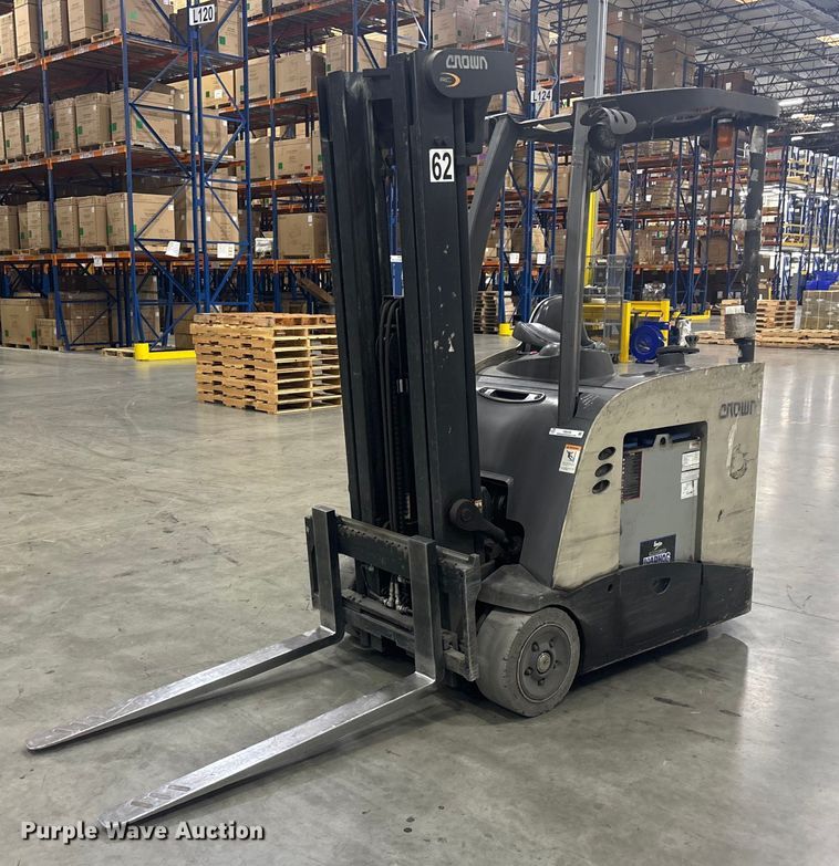 2017 Crown RC5545-40 forklift - FB5498