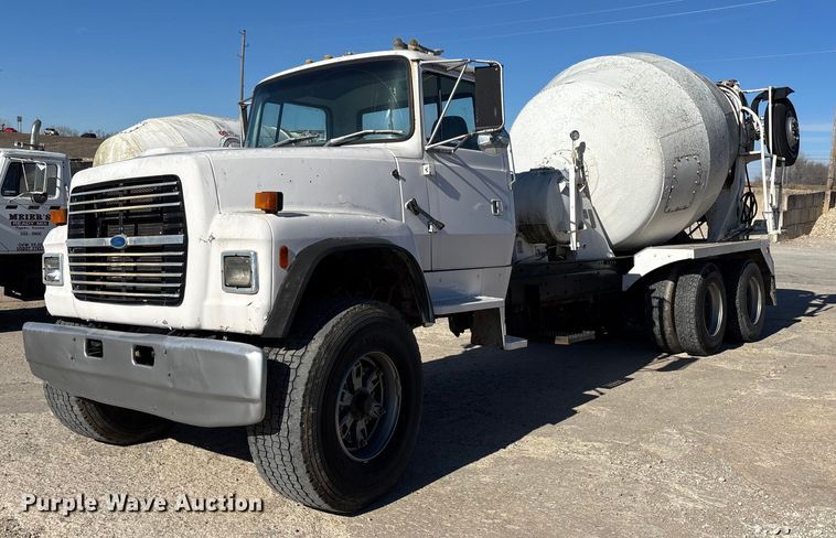 1993 Ford LT9000 ready mix truck - FC1522