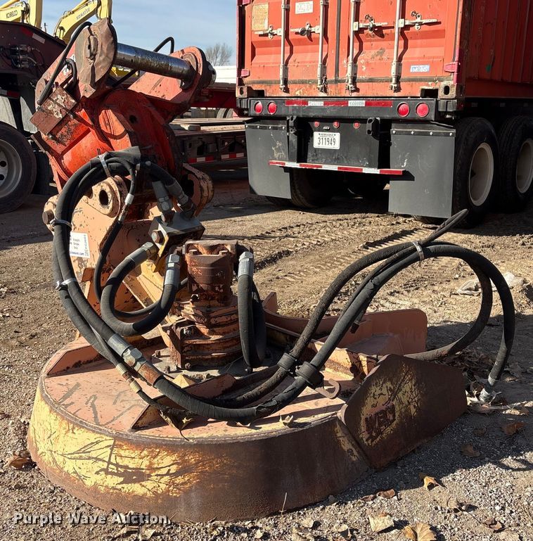 Case 1085C brush cutter adapter - FG2664