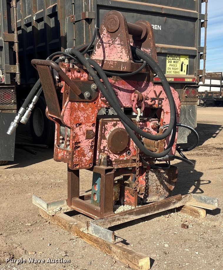 MKT V-2B excavator vibratory pile driver/ extractor - FG2665