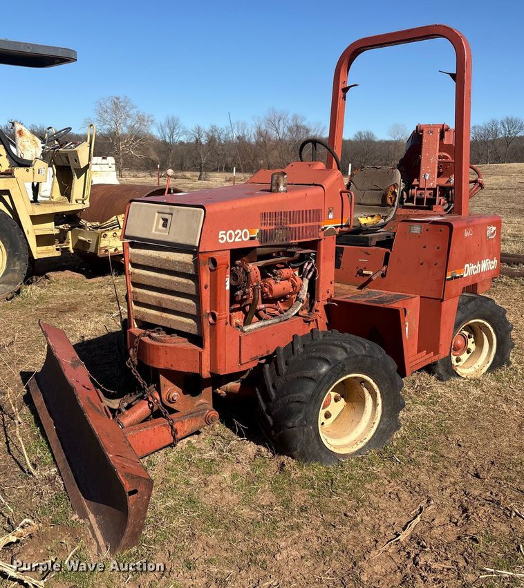 Ditch Witch 5020 DD vibratory cable plow - FI0132