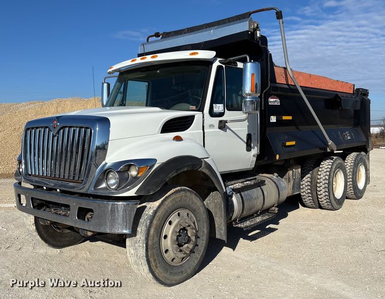 2015 International 7500 dump truck - FI1657