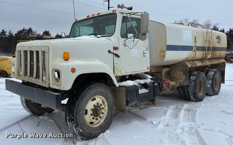 2002 International 2554 water truck - FO3505