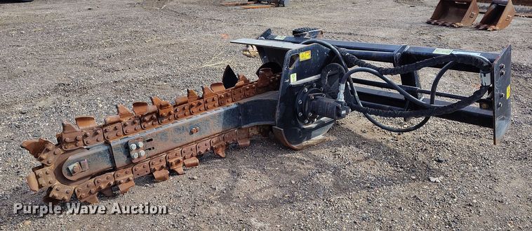 Caterpillar T9B skid steer trencher - IH9434