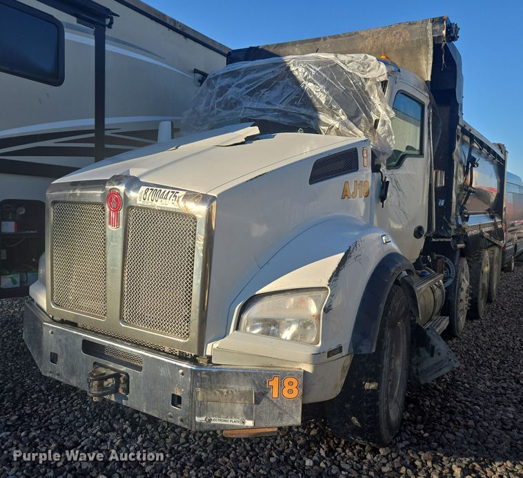 2018 Kenworth T880 dump truck - YA1451