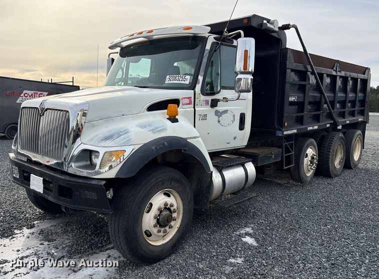 2005 International 7500  dump truck - YA1510
