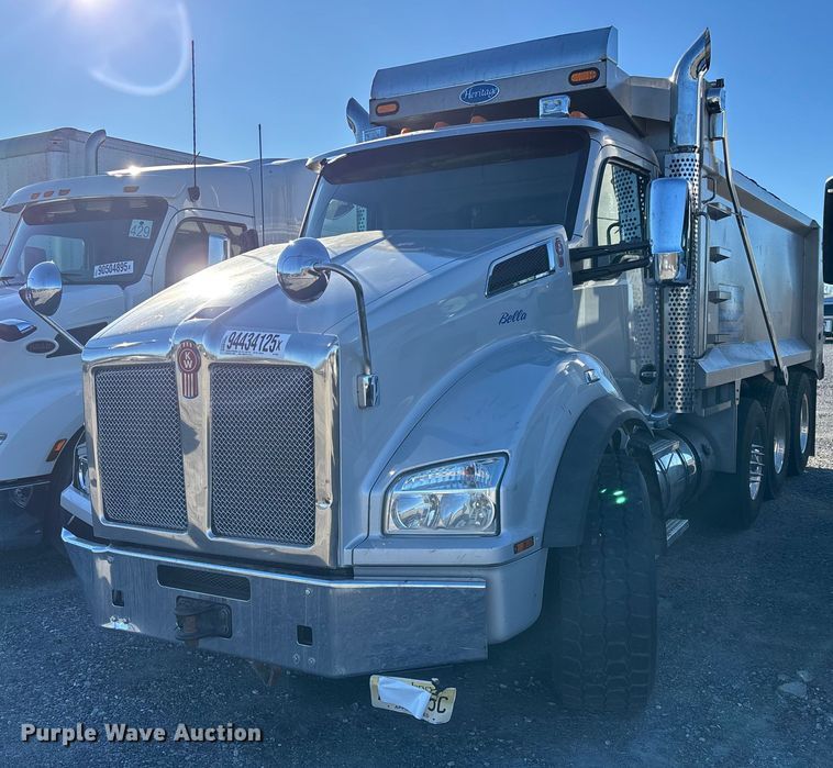 2020 Kenworth T880 dump truck - YA1725