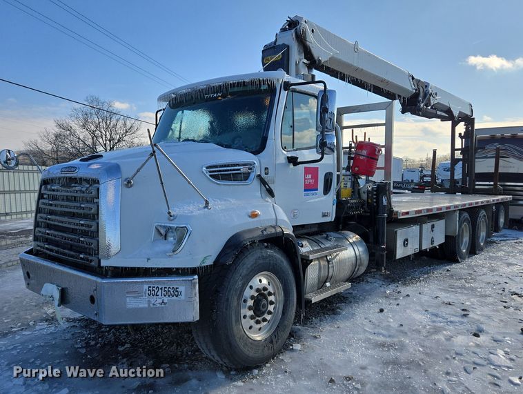 2017 Freightliner 114SD crane truck - YA2130