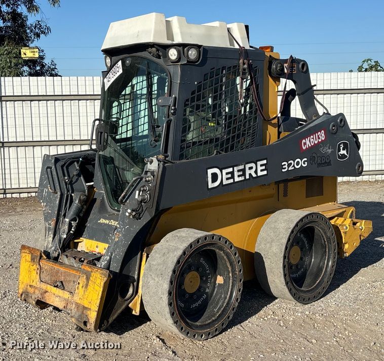 2018 John Deere 320G skid steer loader - YA2147