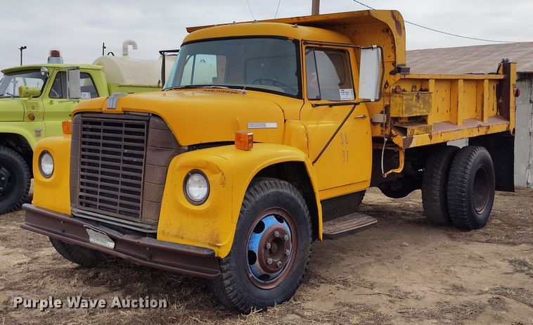 1973 International LoadStar 1600 dump truck - DT0907