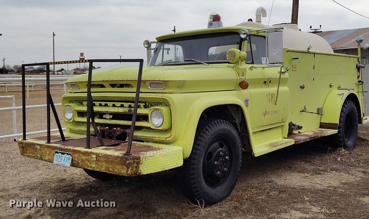 1964 Chevrolet C60 pumper fire truck - DT0908