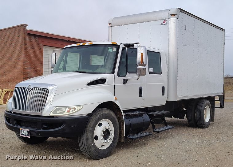 2008 International 4300 Crew Cab box truck - DT0918
