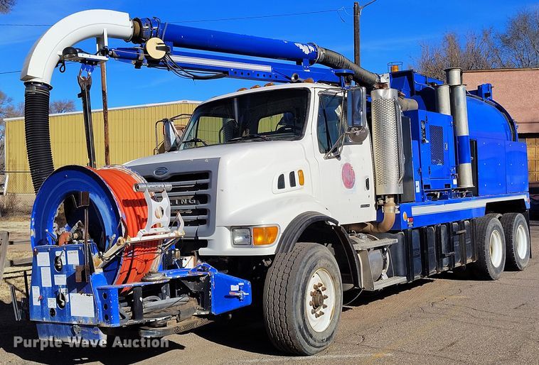 2005 Sterling L7500 hydrovac truck - DT0922