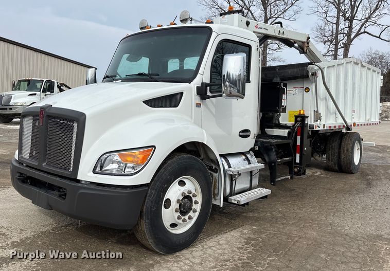 2025 Kenworth T600 grapple truck - DW7481