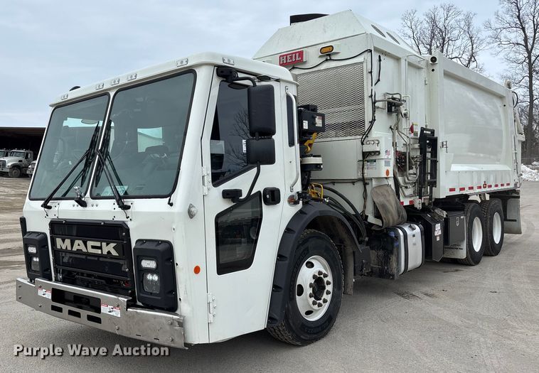 2025 Mack LR  refuse truck - DW7486