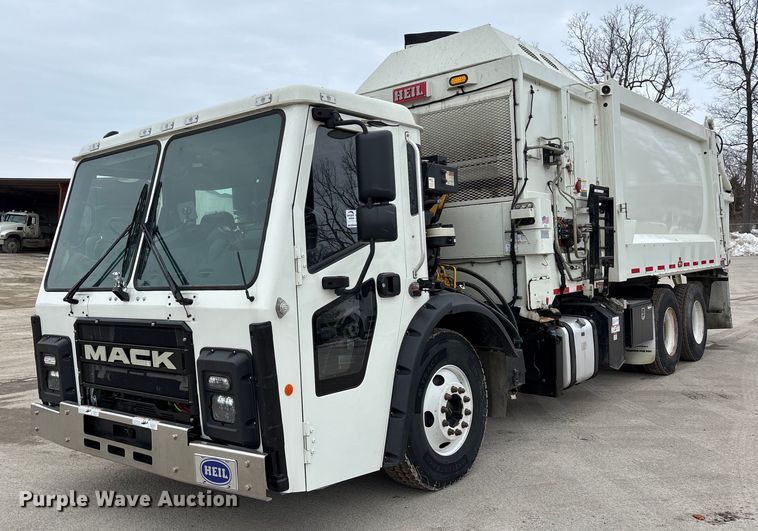 2025 Mack LR refuse truck - DW7487