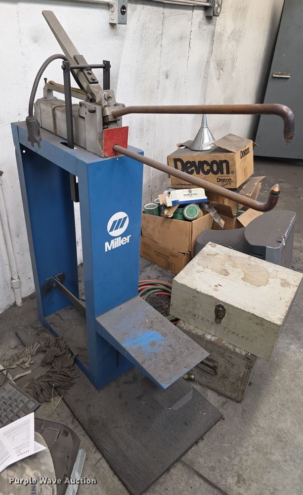 Miller  LMSW52  spot welder - DZ3848