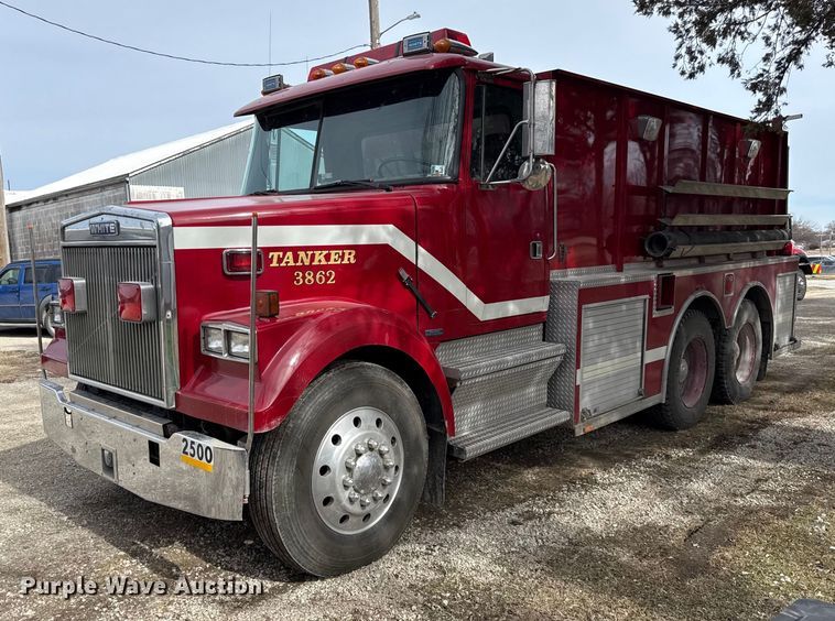 1987 White WCM tanker fire truck - DZ4299