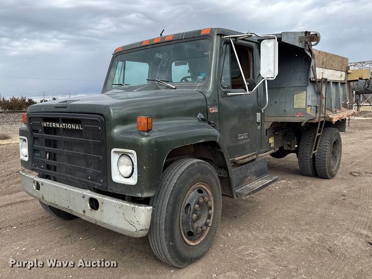 1984 International S1700 dump truck - DZ5013