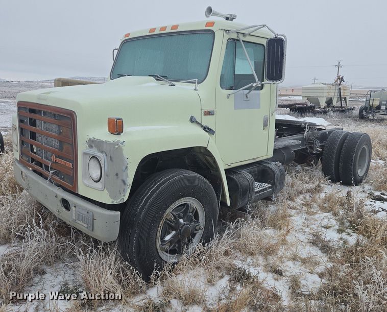 1987 International S1700 semi truck - ES2608
